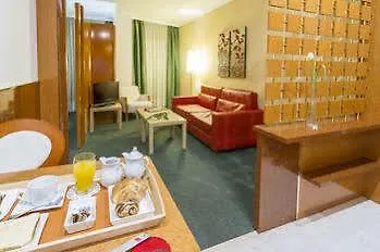 Acacia Aparthotel 4*