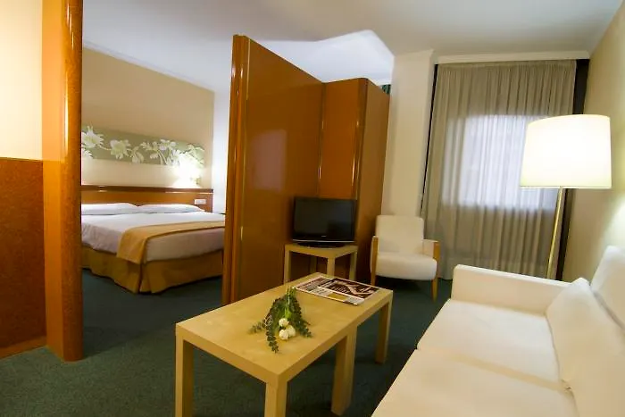 Acacia Apart-hotel 4*