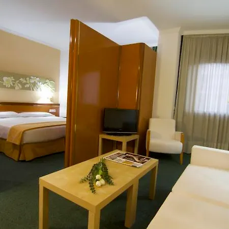 Acacia Aparthotel 4*
